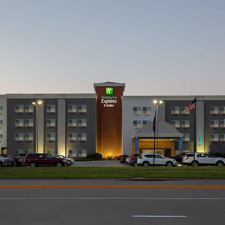 Holiday Inn Express Hotel & Suites Columbus By Ihg Exterior foto